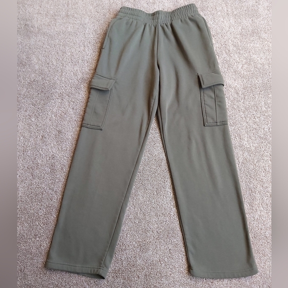 Refuge Dark Green Cropped Zip Up Hoodie and Cargo Wide Leg Sweatpants - Picture 5 of 9